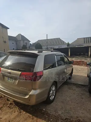 Toyota Sienna 2006 Gold