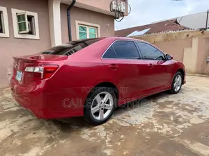 Toyota Camry SE 4dr Sedan (2.5L 4cyl 6A) 2014 Red