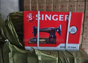 Singer Manual Sewing Machine With Leg and Table