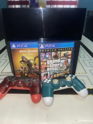 Playstation 4 With 2 Games