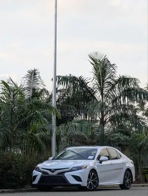 Toyota Camry 2018 White