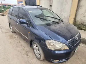 Toyota Avensis Verso 2004 Blue