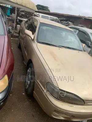 Toyota Camry 2000 Gold
