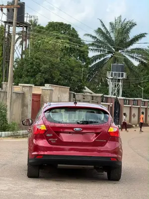 Ford Focus 2011 Red