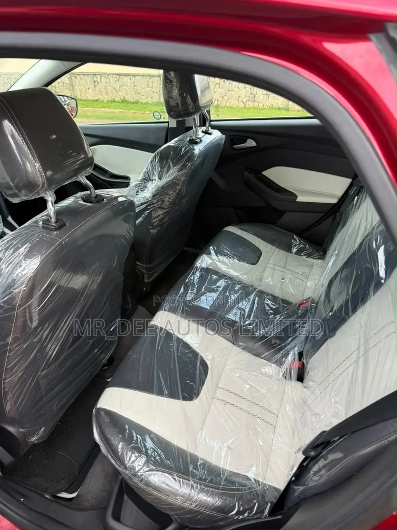 Ford Focus 2011 Red