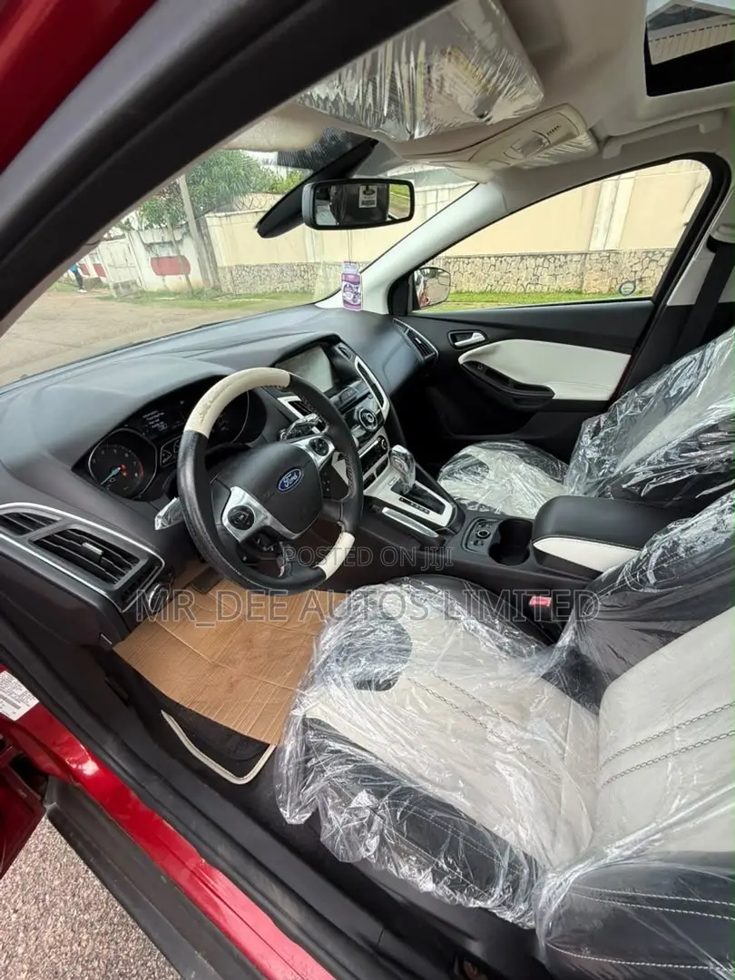 Ford Focus 2011 Red