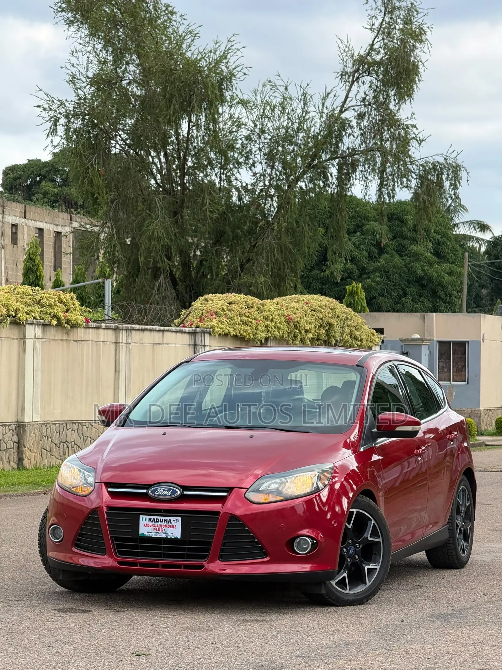 Ford Focus 2011 Red