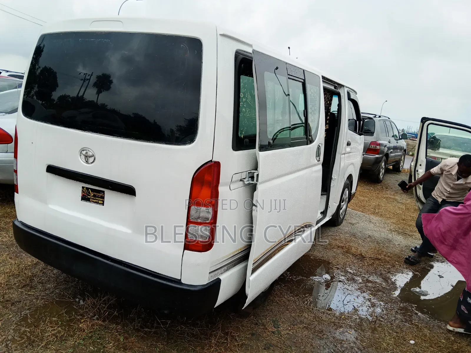 Toyota HiAce 2012 White