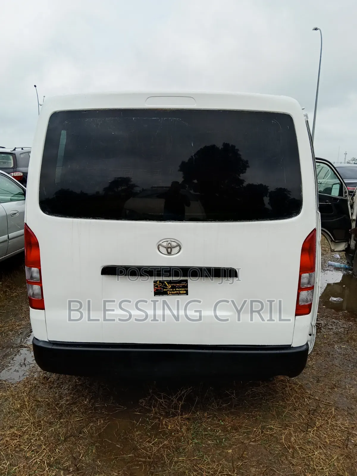 Toyota HiAce 2012 White