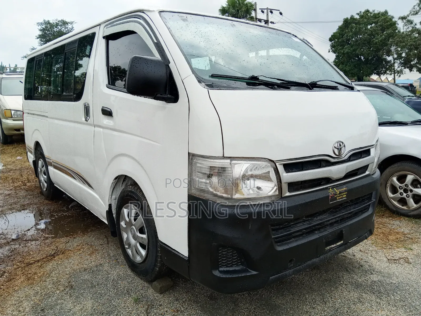 Toyota HiAce 2012 White
