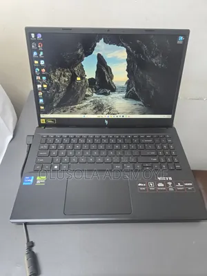 Laptop Acer Nitro V 15 16GB Intel Core i7 SSD 512GB