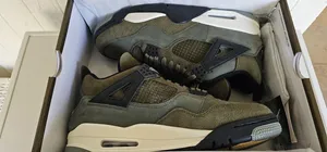 Air Jordan 4 Retro SE Craft Olive.
