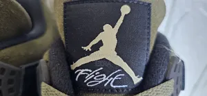 Air Jordan 4 Retro SE Craft Olive.