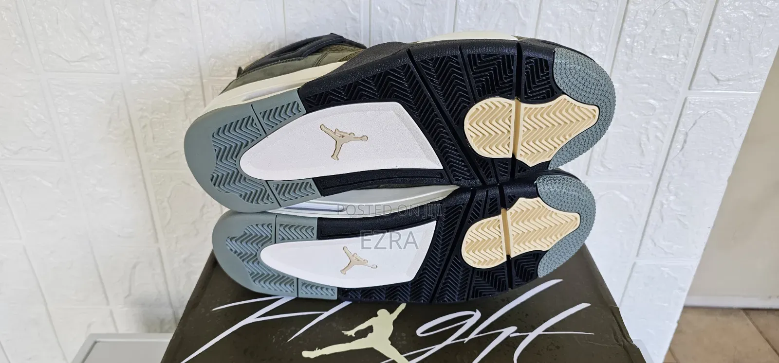 Air Jordan 4 Retro SE Craft Olive.