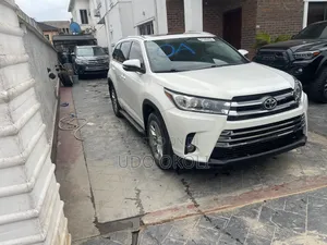 Toyota Highlander Limited Platinum 4dr SUV AWD (3.5L 6cyl 6A) 2015