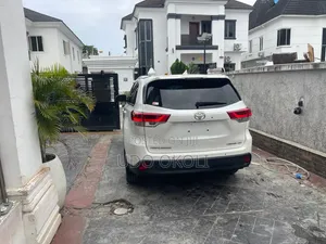 Toyota Highlander Limited Platinum 4dr SUV AWD (3.5L 6cyl 6A) 2015
