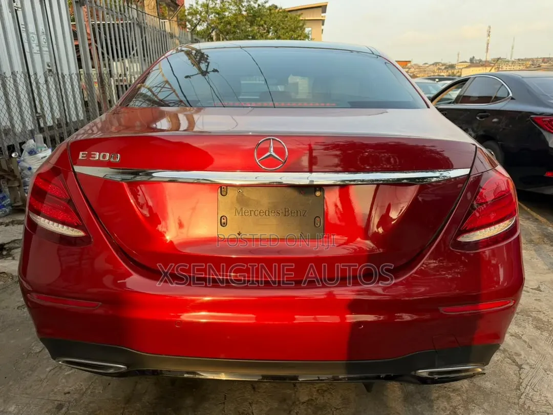 Mercedes-Benz E300 2019 Red