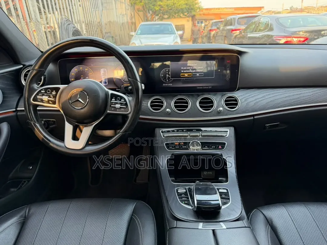 Mercedes-Benz E300 2019 Red