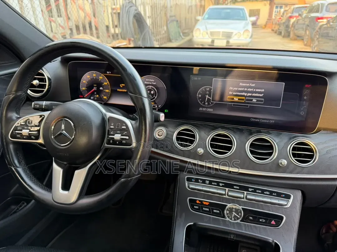 Mercedes-Benz E300 2019 Red