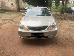 Toyota Camry LE 4dr Sedan (2.4L 4cyl 4A) 2004 Gold