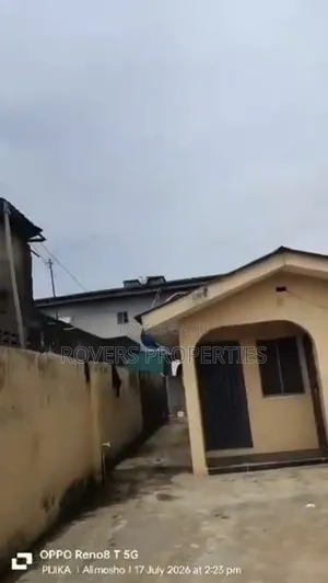 Furnished 3bdrm Block of Flats in Akowonjo for sale