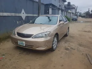 Toyota Camry 2004 Gold