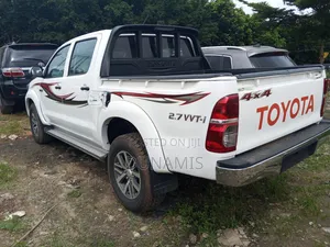 Toyota Hilux 2015 White