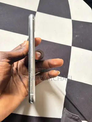 Apple iPhone X 64 GB White
