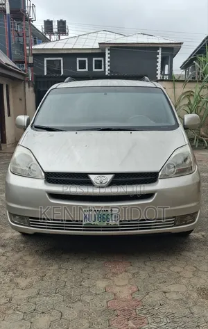 Toyota Sienna 2005 Silver