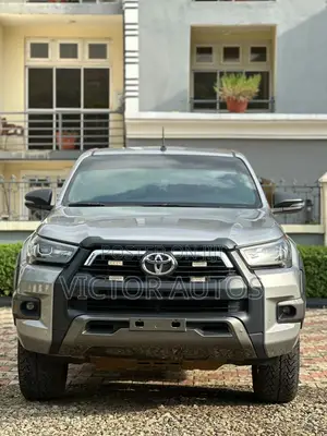 Toyota Hilux 2023 Silver