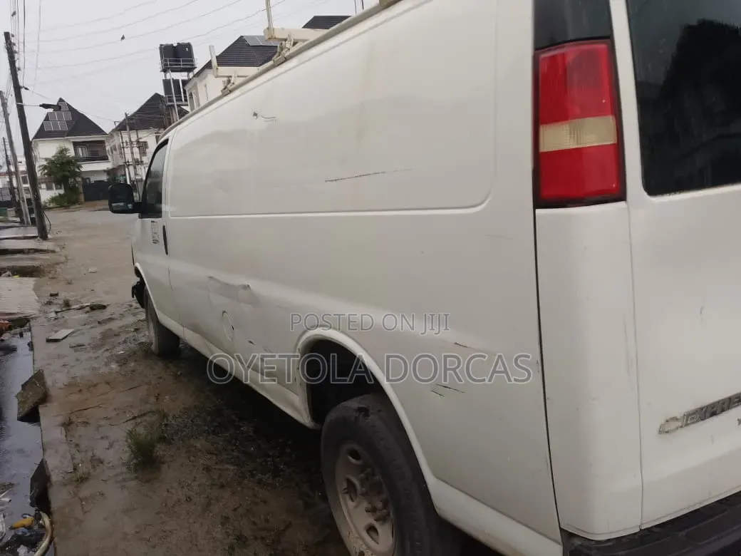 Chevrolet Chevy 2008 White