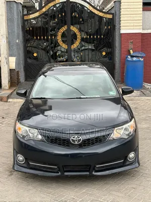 Toyota Camry SE 4dr Sedan (2.5L 4cyl 6A) 2012 Gray