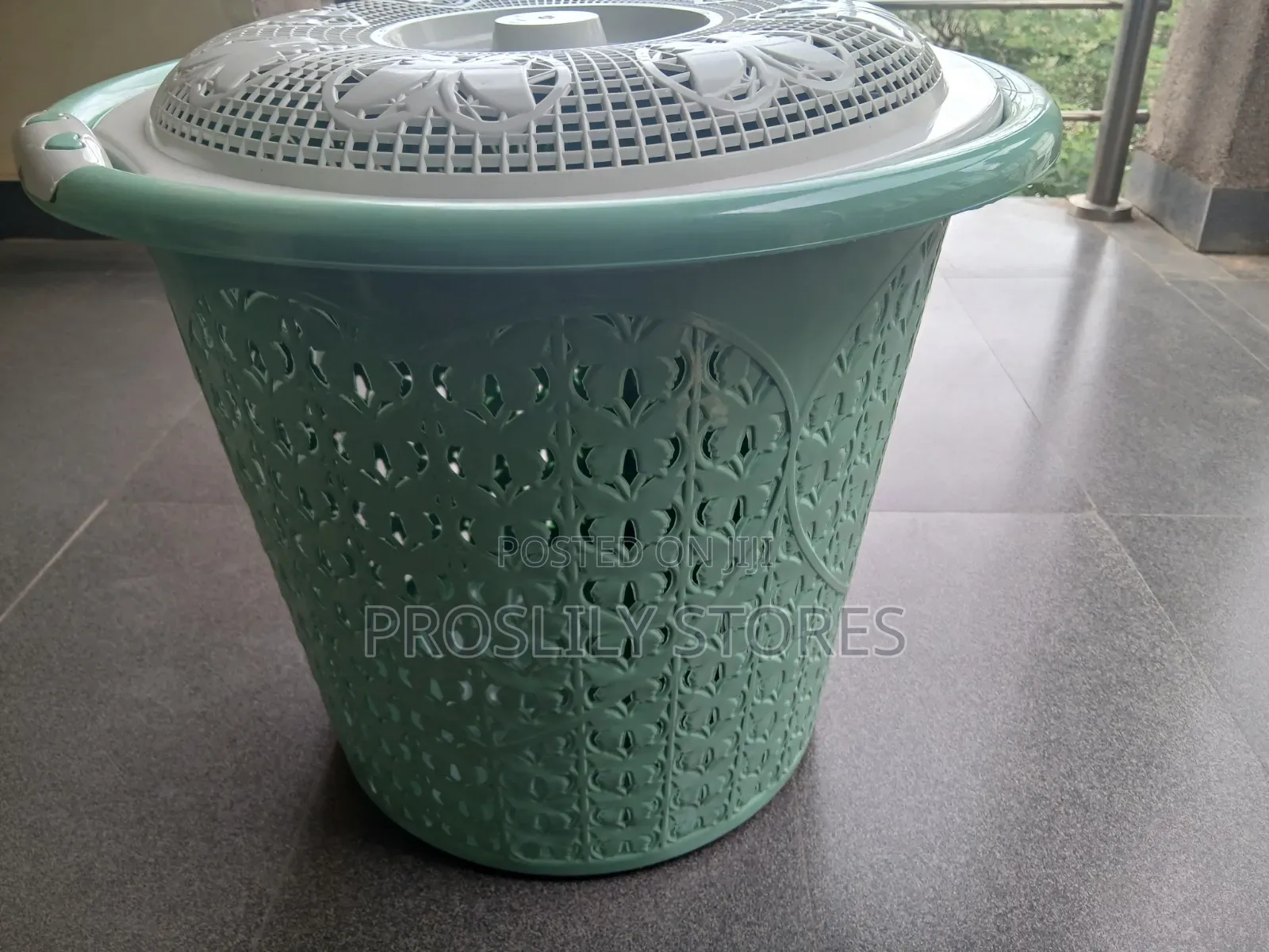 Laundry Basket With Cover