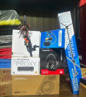 Edifier MR4, Behringer UMC202HD, Takstar Pro70, AT2020 Mic Stand