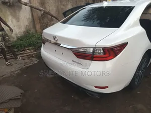 Lexus ES 2016 White