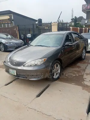 Toyota Camry LE 4dr Sedan (2.4L 4cyl 5A) 2005 Gray