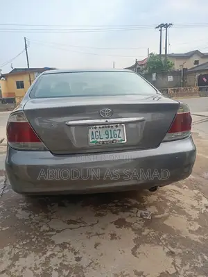 Toyota Camry LE 4dr Sedan (2.4L 4cyl 5A) 2005 Gray