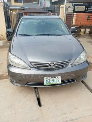 Toyota Camry LE 4dr Sedan (2.4L 4cyl 5A) 2005 Gray