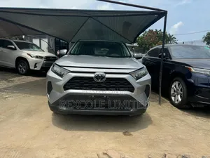 Toyota RAV4 LE 2025 Silver
