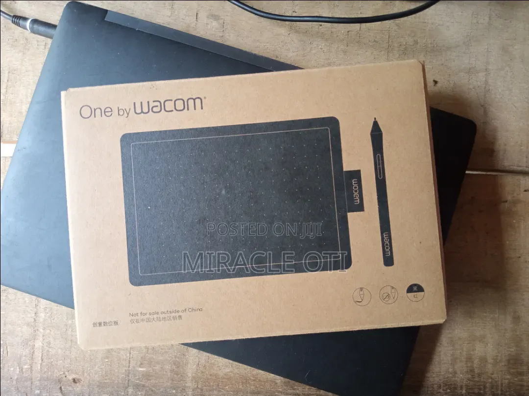 Wacom Drawing Tablet - One by Wacom - Medium