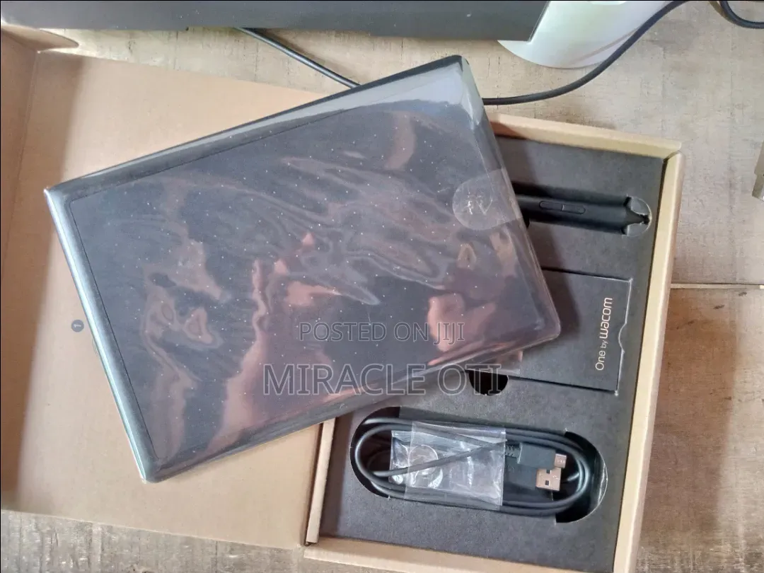 Wacom Drawing Tablet - One by Wacom - Medium