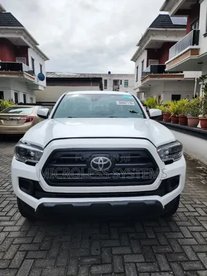 Toyota Tacoma 2019 White