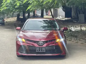 Toyota Camry LE FWD (2.5L 4cyl 8AM) 2018 Red