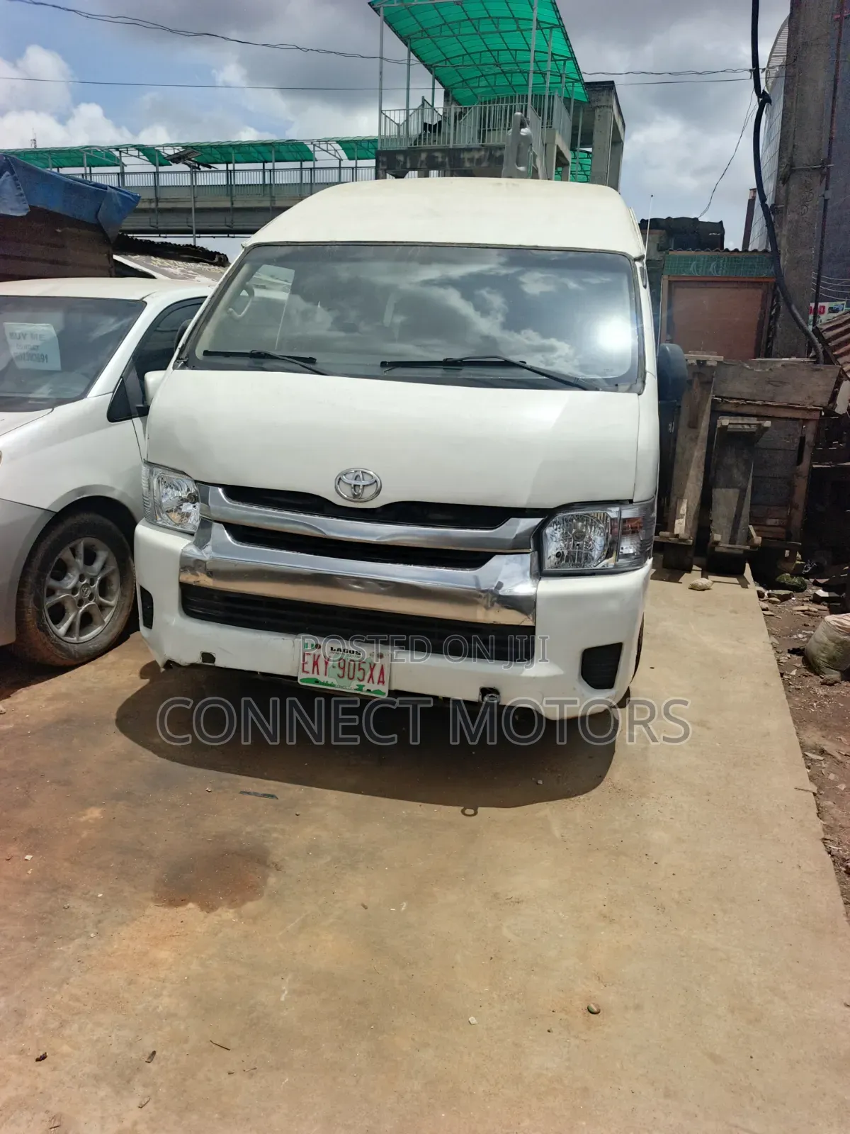 Toyota HiAce 2011 White