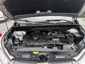 Toyota Highlander XLE 4x4 V6 (3.5L 6cyl 8A) 2017 Silver