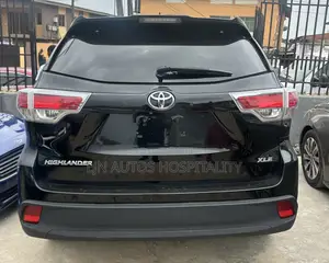 Toyota Highlander XLE 4x2 V6 (3.5L 6cyl 8A) 2018 Black