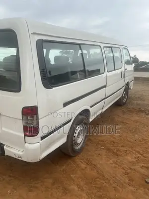 Bus 2007 White
