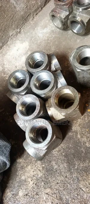11⁄2 Steel Threaded or Socket-Weld Tee Pipe