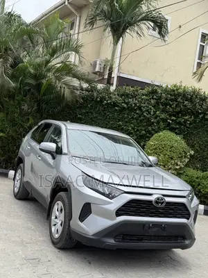 Toyota RAV4 2025 Silver