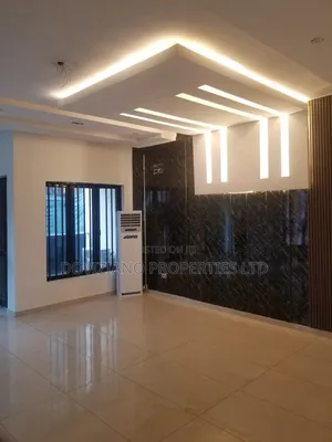 Mini Flat in Adeola Odeku for rent